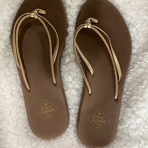 Free Waters New size 6.5 gold flip flop